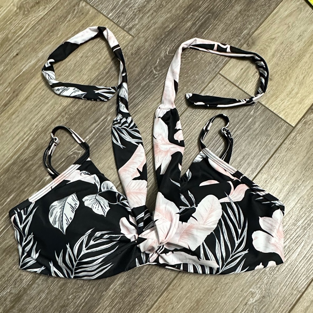 #4) cute top. It can be a crop top or  swim top. New no tag.